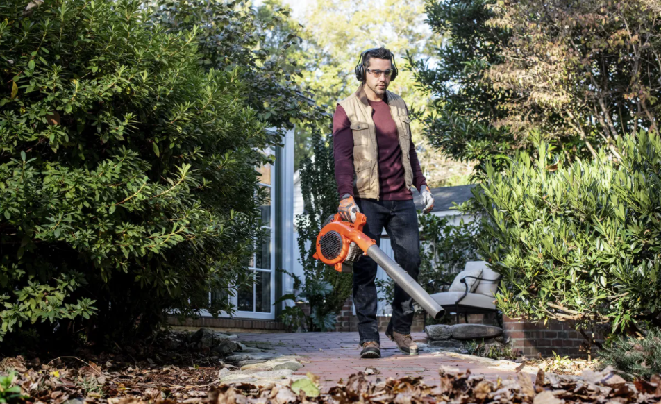 What to consider when buying a leaf blower GreenGear